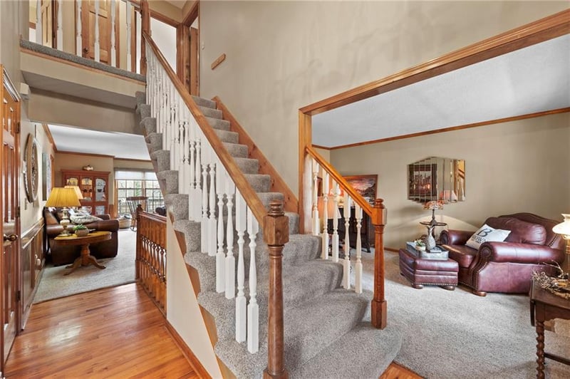 10913 Oak Dr, Kansas City, KS 66109