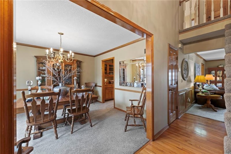 10913 Oak Dr, Kansas City, KS 66109