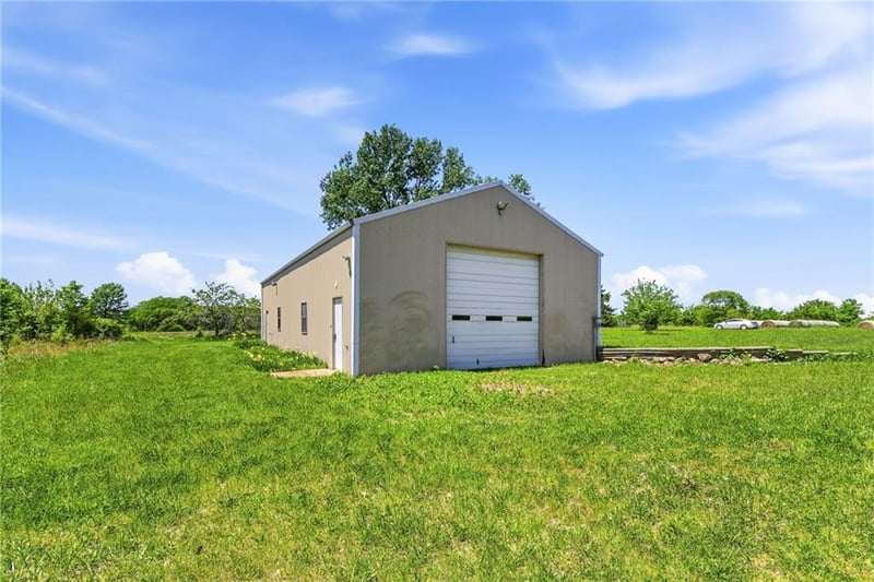 29311 231st St, Spring Hill, KS 66083