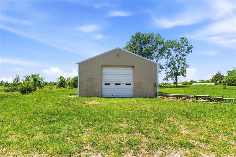 29311 231st St, Spring Hill, KS 66083