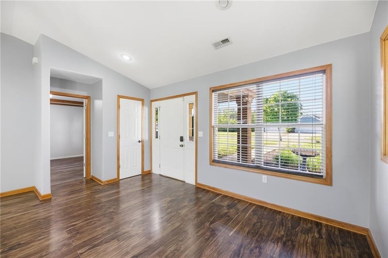 218 Hillside Dr, Baldwin City, KS 66006