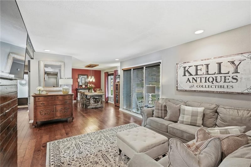 14408 Berkshire Dr, Independence, MO 64055