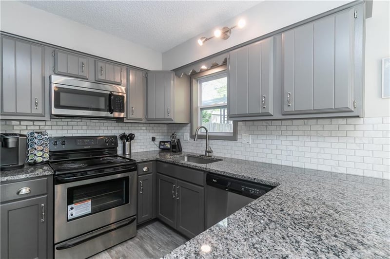 507 90th Ter, Kansas City, MO 64155