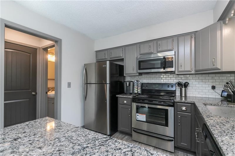 507 90th Ter, Kansas City, MO 64155