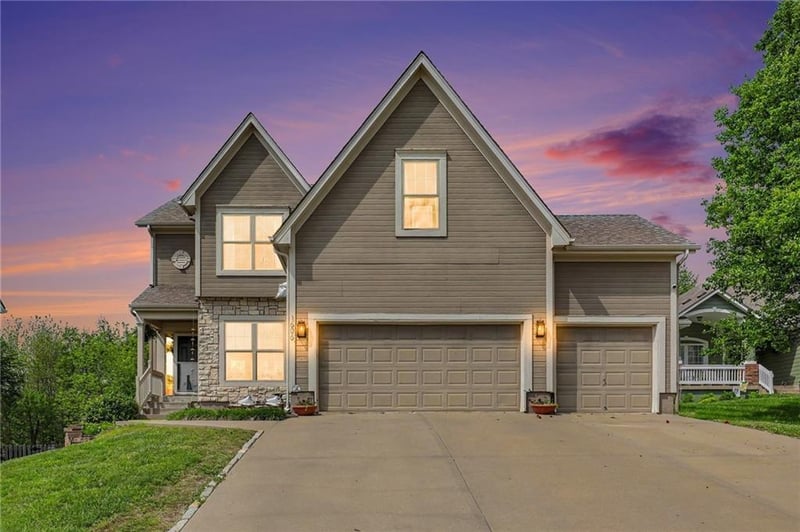 1606 Curtis Dr, Greenwood, MO 64034