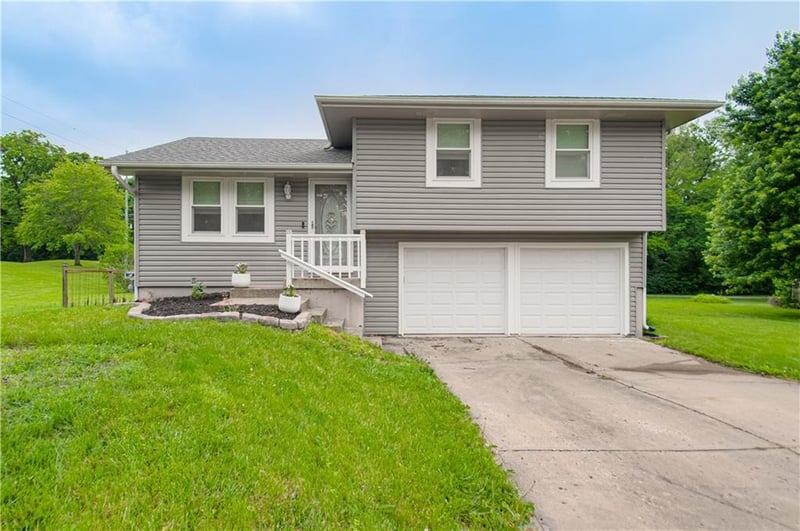 1452 Park Ln, Liberty, MO 64068