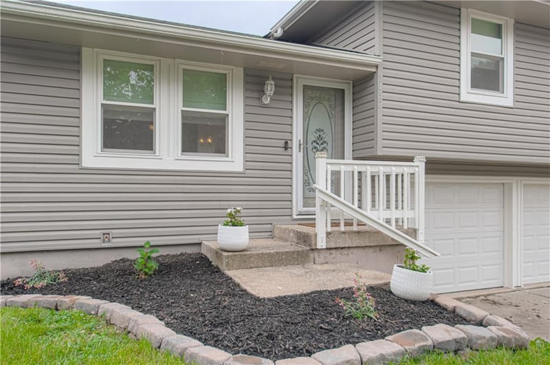 1452 Park Ln, Liberty, MO 64068