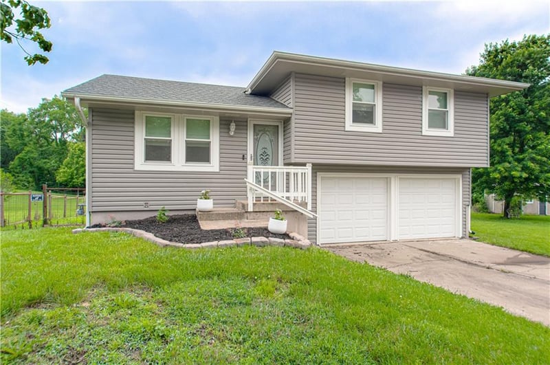 1452 Park Ln, Liberty, MO 64068