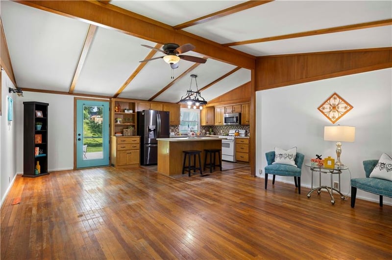 5903 Garfield Ave, Gladstone, MO 64118
