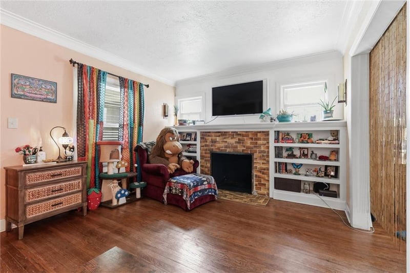 5910 Cherry St, Kansas City, MO 64110