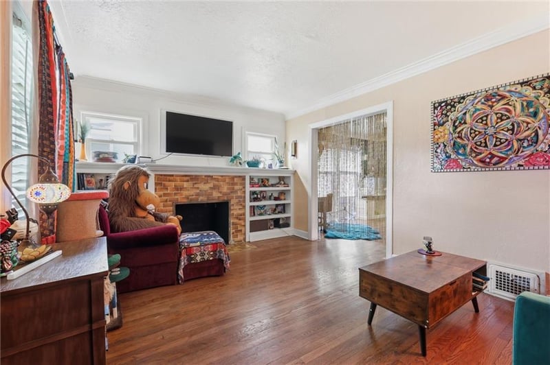 5910 Cherry St, Kansas City, MO 64110
