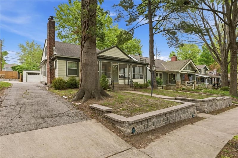 106 E 65th Ter, Kansas City, MO 64113