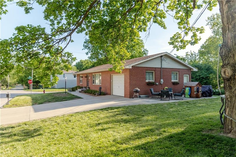 1001 Maple St, Atchison, KS 66002