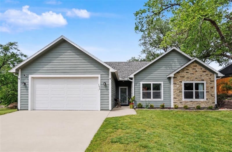 1414 25th Ter, Lawrence, KS 66046