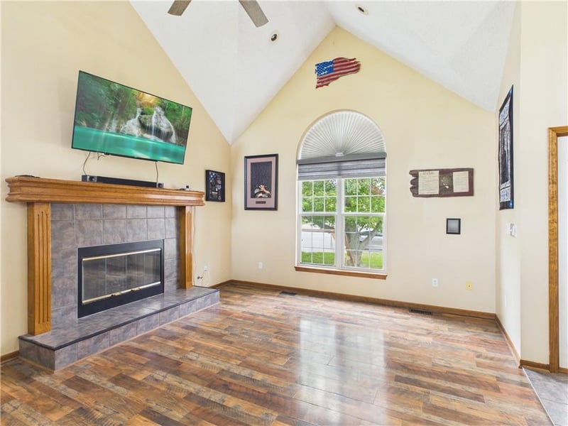 719 Brookside Dr, Warrensburg, MO 64093