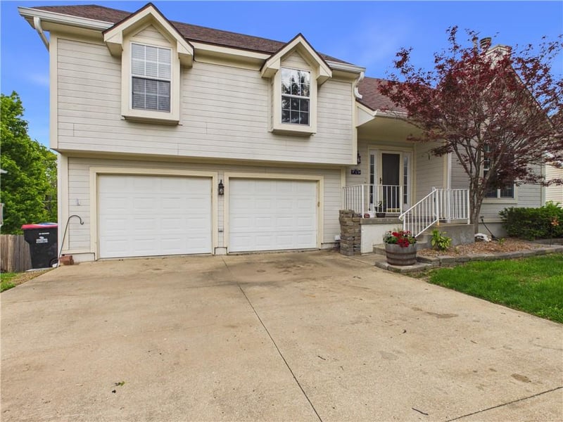 719 Brookside Dr, Warrensburg, MO 64093