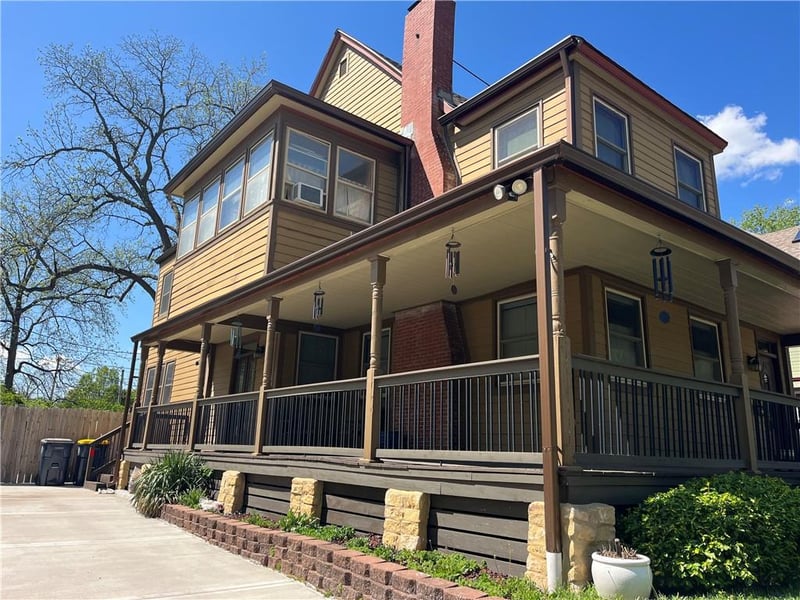 3530 Kenwood Ave, Kansas City, MO 64109