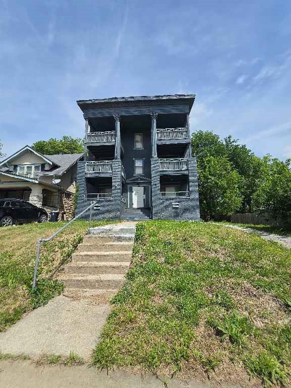3300 Linwood Blvd, Kansas City, MO 64128