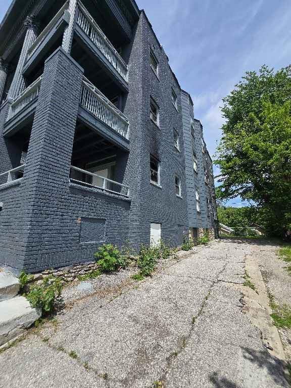 3300 Linwood Blvd, Kansas City, MO 64128
