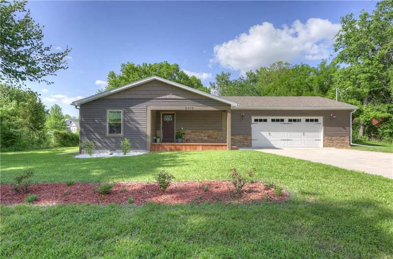 2017 14th St, Pittsburg, KS 66762