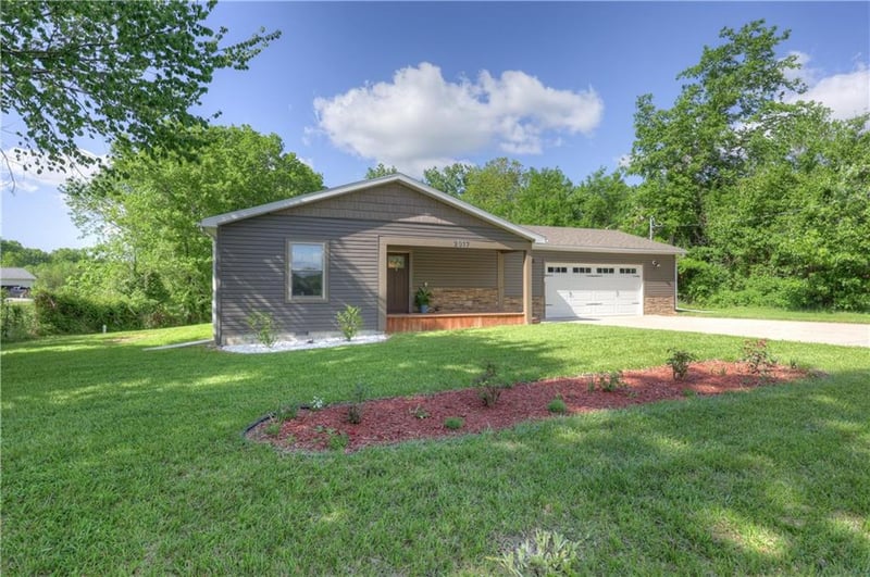 2017 14th St, Pittsburg, KS 66762