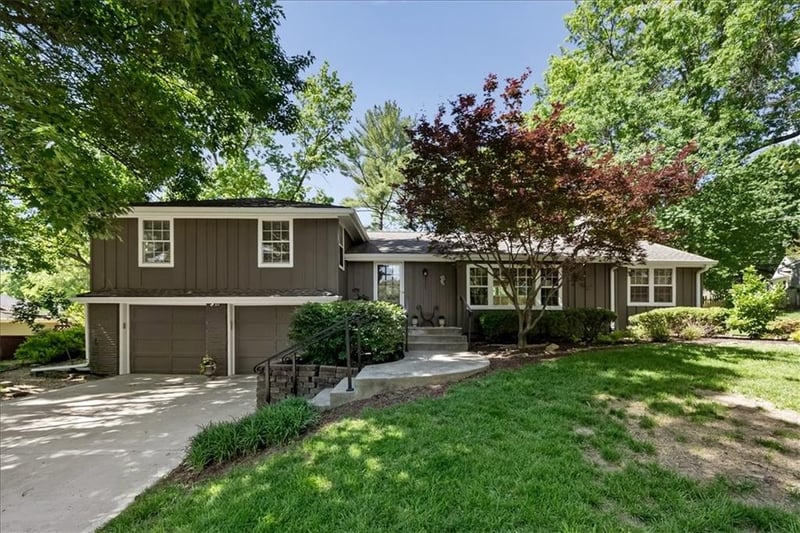 4533 65th St, Prairie Village, KS 66208