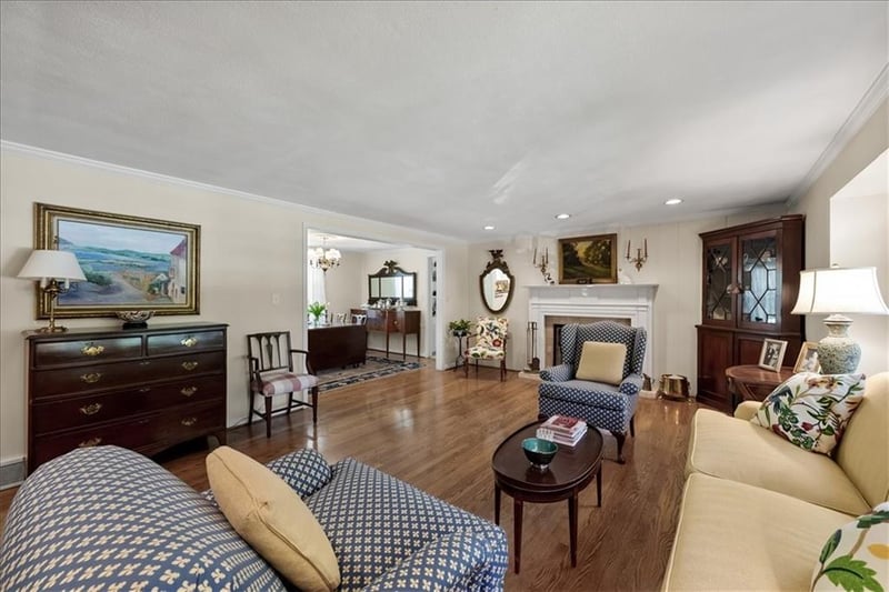 4533 65th St, Prairie Village, KS 66208