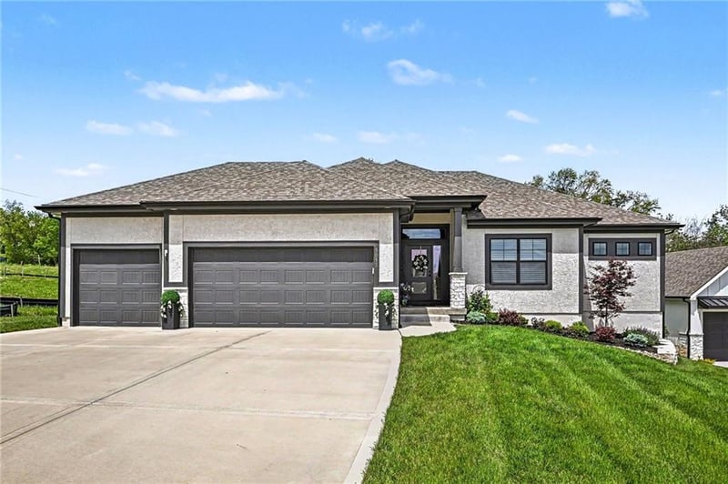 5055 NW Linder Ln, Riverside, MO 64150