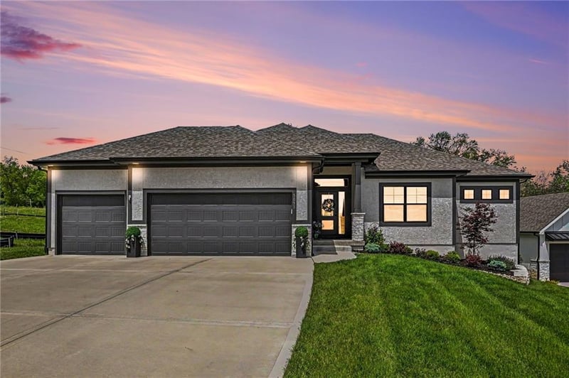 5055 NW Linder Ln, Riverside, MO 64150