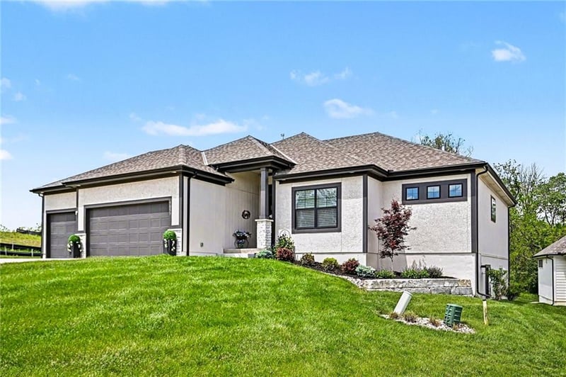 5055 NW Linder Ln, Riverside, MO 64150