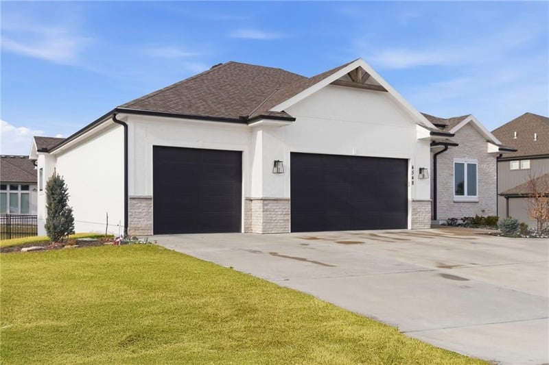 4548 NE Seneca Ter, Lee's Summit, MO 64064