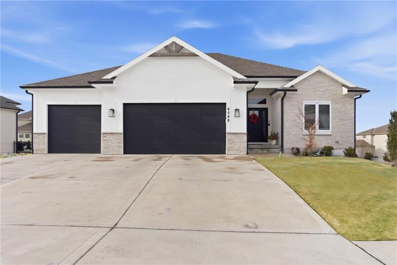 4548 NE Seneca Ter, Lee's Summit, MO 64064