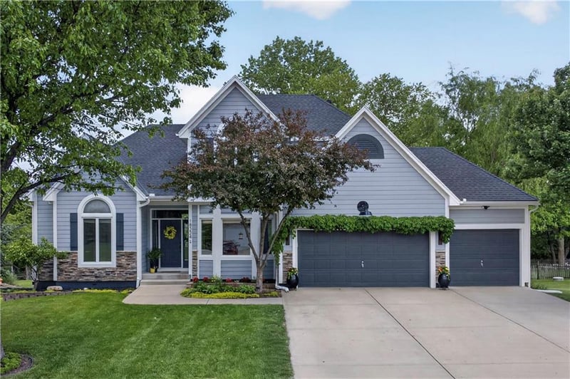 18224 153rd St, Basehor, KS 66007