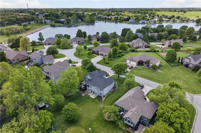 18224 153rd St, Basehor, KS 66007