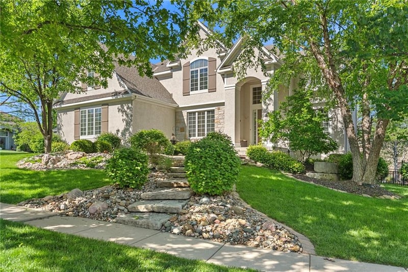 5314 W 164th Pl, Overland Park, KS 66085