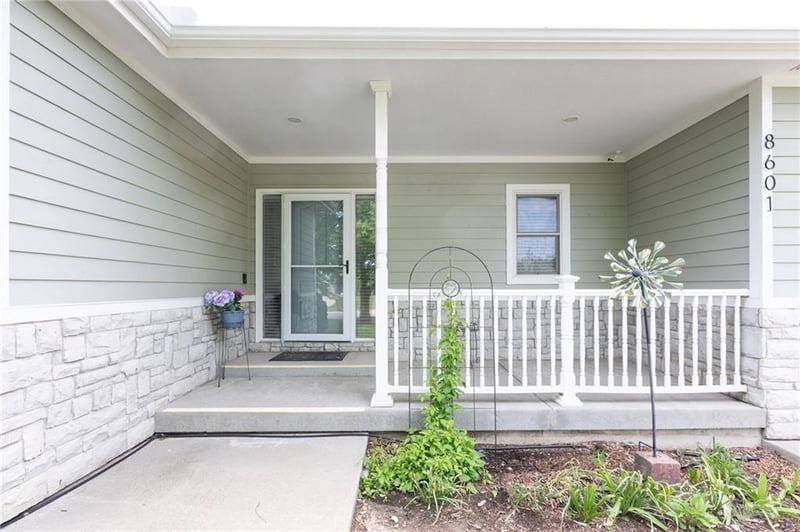 8601 Timber Trails Dr, De Soto, KS 66018