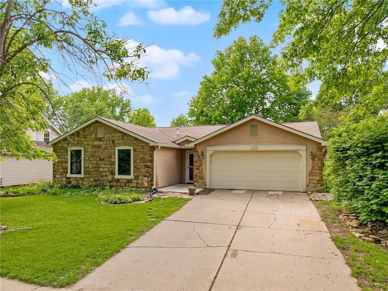 133 Tumbleweed Dr, Lawrence, KS 66049
