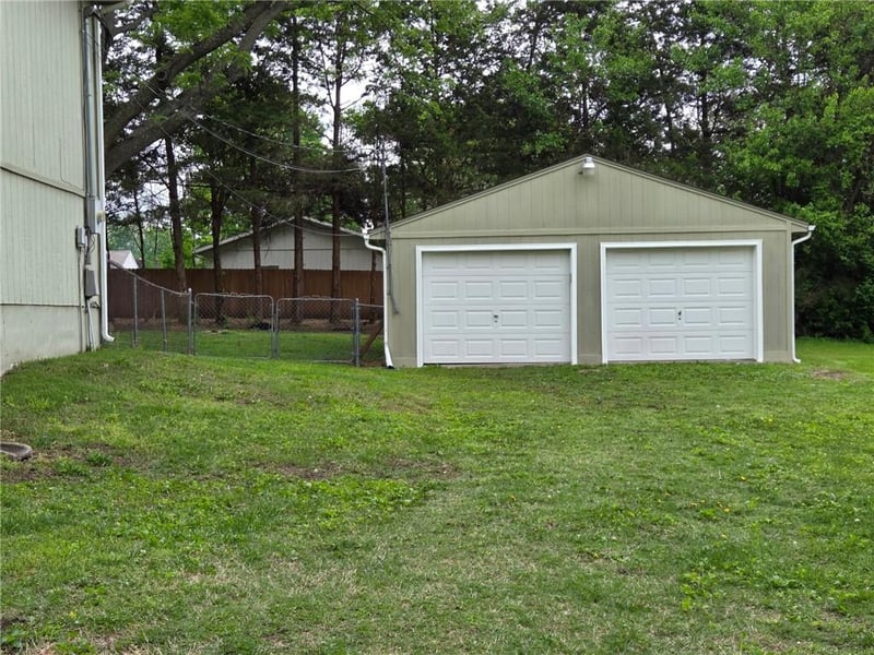 17251 Benton Dr, Belton, MO 64012