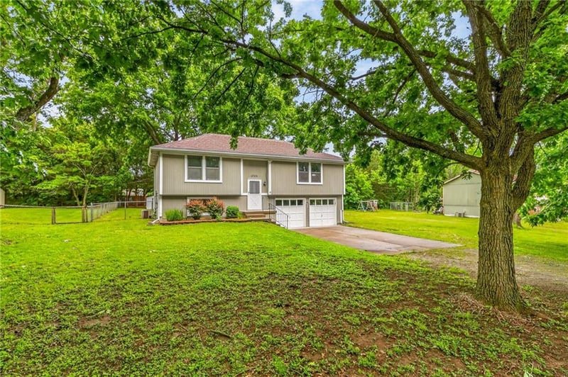 17251 Benton Dr, Belton, MO 64012
