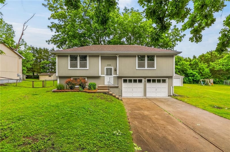 17251 Benton Dr, Belton, MO 64012