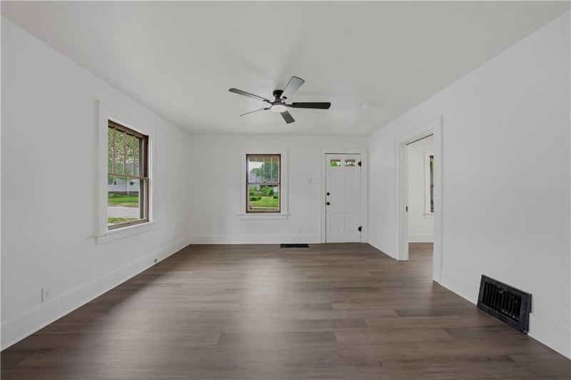 2407 Seneca St, St Joseph, MO 64507