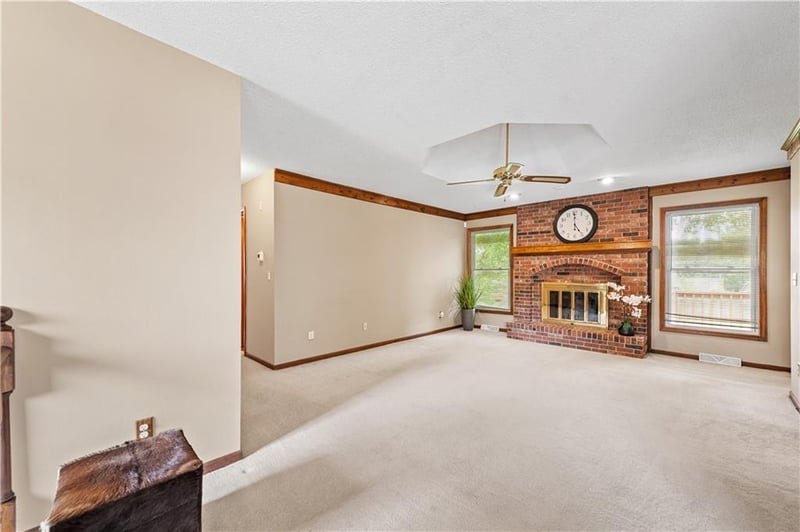 11424 Woodland Ave, Kansas City, MO 64155