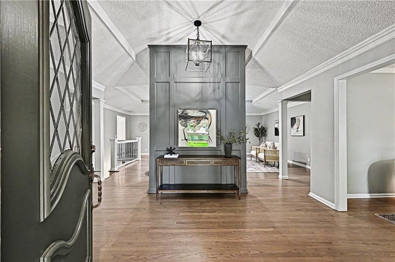 11203 Cedar St, Leawood, KS 66211