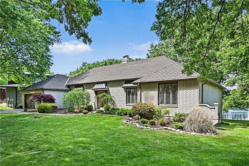 11203 Cedar St, Leawood, KS 66211