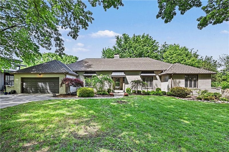 11203 Cedar St, Leawood, KS 66211