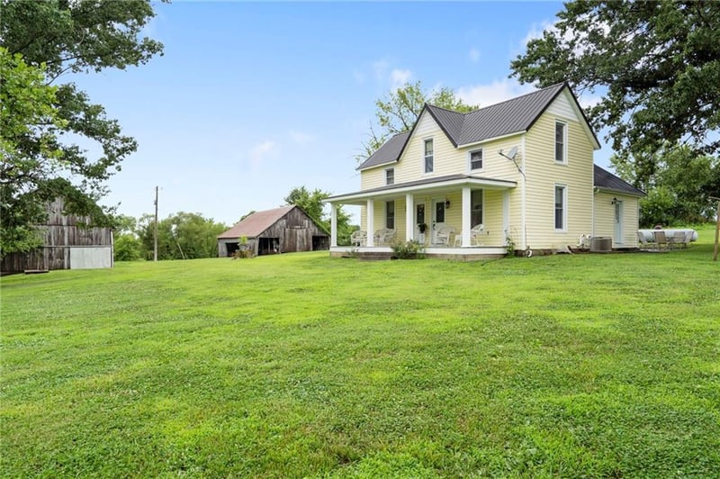 12189 119 Rd, Sweet Springs, MO 65351