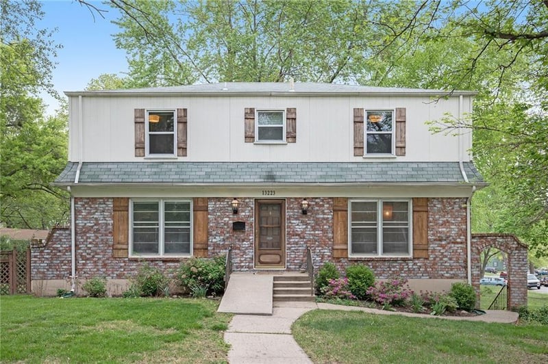 13223 Park Ln, Grandview, MO 64030