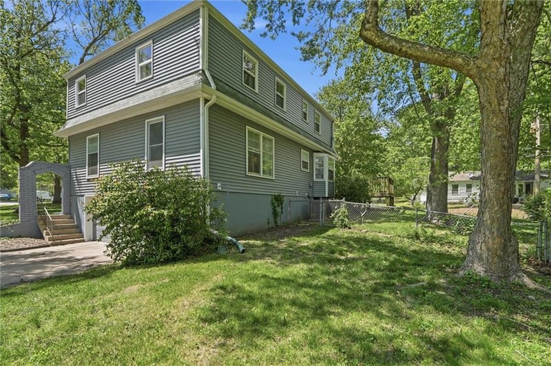 13223 Park Ln, Grandview, MO 64030