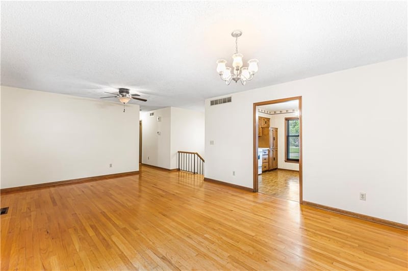 2013 Elephant Trl, St Joseph, MO 64506