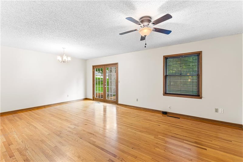 2013 Elephant Trl, St Joseph, MO 64506